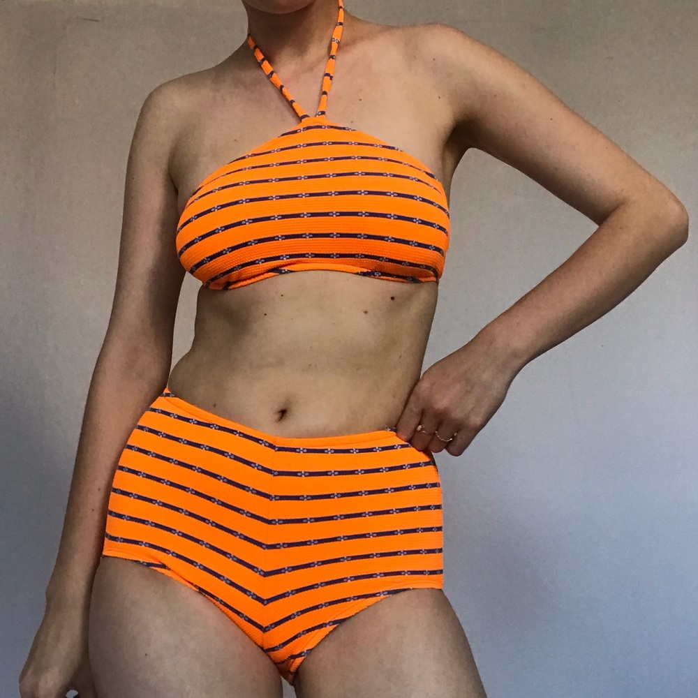 Vintage 70’s two piece swimsuit 🧡🍑🔹